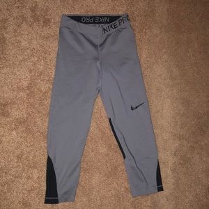 black/grey Nike leggings